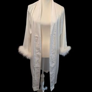 Elegant White Feather Trim Robe